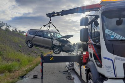Am Auto entstand Sachschaden in Höhe von etwa 30.000 Euro.