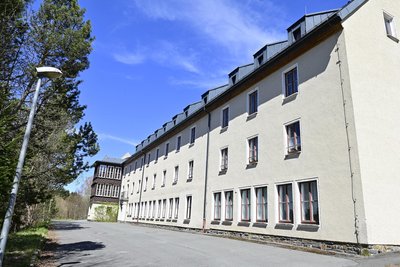 Noch ist die Forstschule in Morgenröthe nicht verkauft.