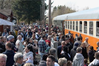 Der Bahnsteig am Haltepunkt Gunzen, als am Ostersonntag der Sonderzug Station machte. 