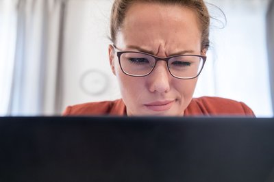 Ein Klick für mehr Verbraucherschutz: Ab dem 19. Juni 2026 müssen Online-Händler einen gut sichtbaren Widerrufsbutton anbieten.