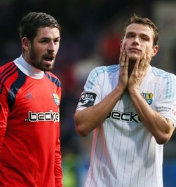 Enttäuschung nach dem Spiel bei den Chemnitzern Philipp Pentke (l.) und Marc Hensel.