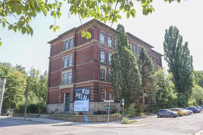 Das Schulgebäude des ehemaligen Chemnitzer Schulmodells an der Charlottenstraße.