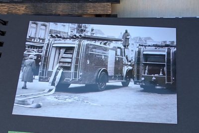 Das Foto zeigt den Einsatz des Ford-Trucks in den 1950er-Jahren.