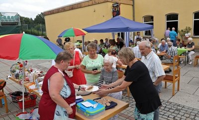 Die Stände vor dem Mehrgenerationenhaus sollen aufgebaut werden. Events finden wegen der Pandemie meist im Freien statt. 