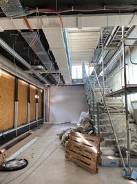 Diese Treppe führt hinauf in die erste Etage.