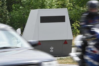 Flexibel einsetzbar und ertragreich: Das Chemnitzer Ordnungsamt hat mittlerweile drei dieser mobilen Blitzer im Stadtgebiet im Einsatz.