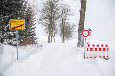 Zu viel Schnee und kein Durchkommen: Die Straße von Sehma Richtung Walthersdorf ist derzeit gesperrt.