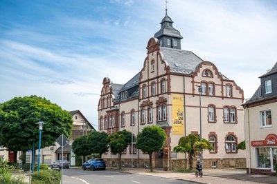 Ab Oktober bleibt der Haupteingang des Rathauses in Neukirchen vorübergehend geschlossen.