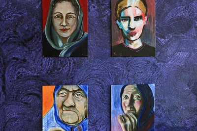 Lebendige, berührende Frauenporträts von Conny Klose in der Rochlitzer Ausstellung.