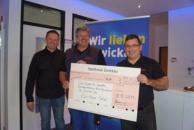 Maik Klaumünzner (l.) mit Ralf Hutschenreuter und Jens Juraschka von der Zwickauer Tafel.