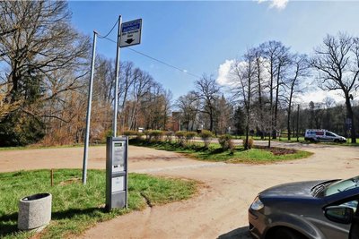 Autofahrer können ihren Parkschein für Stellplätze an der Grünfelder Straße bald per Smartphone lösen.