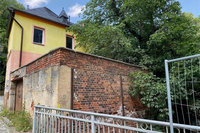 Das Haus an der Plauener Walkgasse 2 mit Nebengelass hat die Stadt im Vorjahr gekauft. Ob das Gebäude saniert und zur Kneipe umgebaut werden wird?
