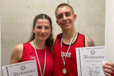 Fenja Sturzenbecher und Evan Escher sind nicht nur privat ein Paar. Auch der Boxsport verbindet die 20-Jährigen, die für den SV Schwarzenberg derzeit bei der deutschen Meisterschaft in den Ring steigen.