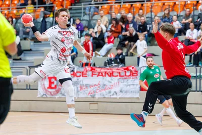 Jan Kacin (am Ball) beim Heimsieg gegen Wittenberg-Piesteritz.