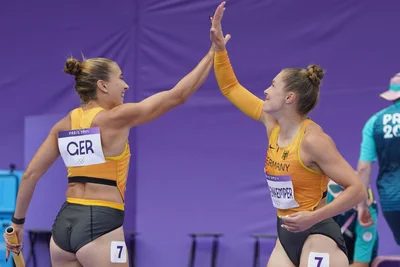 Rebekka Haase (l.) und Gina Lückenkemper feierten mit der deutschen Sprintstaffel schon einige gemeinsame Erfolge.