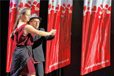  Daniel Pausch hatte mit Tanzpartnerin Patricia Schramm 2021 bei den Special Olympics im österreichischen Graz Gold im Tanz geholt. Daniels Mutter brachte die Stadt Auerbach und die Special Olympics zusammen. Das Resultat ist der Aufenthalt der Delegation aus Zypern m Vogtland. 