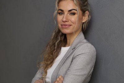 Dr. Claudia Rahnfeld lehrt an der Hochschule Gera-Eisenach und lebt in Chemnitz.