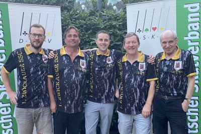 Schafften mit Zwickau den Verbleib in der Skat-Bundesliga: Frank Zahn, Ingolf Münch, Steve Progscha, Mario Marek, Klaus-Jürgen Garbe (von links nach rechts) und Erik Schulze (nicht im Bild).