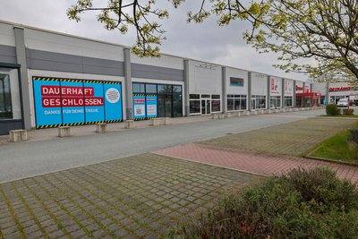Im Aue-Center von Glauchau steht etwa die Hälfte der riesigen Verkaufsflächen leer.