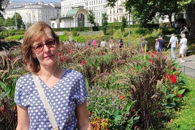 Barbara Beuth aus Berlin kann nun Bahntickets für Juni in Richtung Schwarzenberg kaufen, sie hat nach dem Konzert ein Bett in der Stadt sicher.