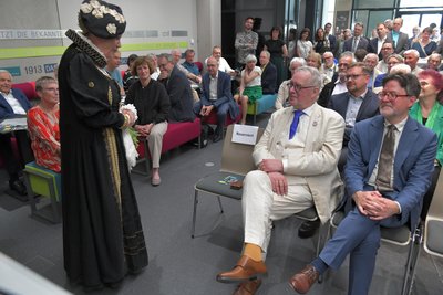 Als Kurfürstin Anna eröffnete die Schauspielerin Birgit Lehmann die neue Sonderausstellung in der „Silbernen Pforte“.