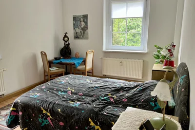 In diesem Bett, unweit der Waldbühne, wird die Berlinerin nach dem Konzert schlummern.