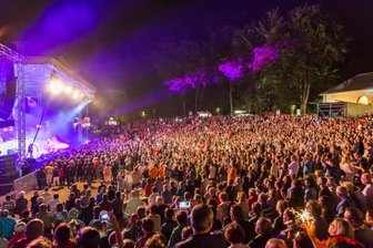 65 Jahre Freilichtbühne Zwickau: Wie Bergleute den Anstoß für die Kulturstätte gegeben haben - Am 22. August 2015 spielten die Puhdys auf der Zwickauer Freilichtbühne ein restlos ausverkauftes Konzert.