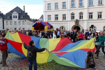 Mit einem kurzfristig auf die Beine gestellten Familienfest haben die demokratischen Parteien in Schneeberg ein Zeichen gegen Fremdenfeindlichkeit setzen wollen.