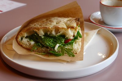 Auf der Karte gibt es verschiedene Focaccia-Sandwiches.