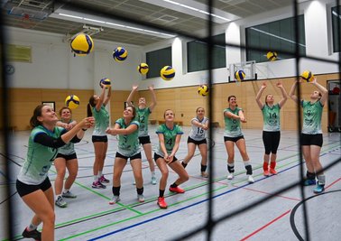 Die Volleyballerinnen des CVV (im Bild beim Training) erwarten am Samstag ab 19.30 Uhr die L.E. Volleys aus Leipzig in der Sporthalle am Terra-Nova-Campus. 