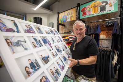 Jürgen Löhnert zeigt die Fotografien, die in der „Fun-Box“ entstehen.