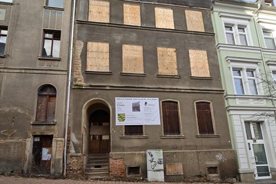 Am Montag beginnen die Abbrucharbeiten des einsturzgefährdeten Wohngebäudes an der Julius-Fucik-Straße 23.