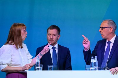 Heiße Debatte zur Energie: Katja Meier kontra Jörg Urban - und dazwischen Michael Kretschmer.