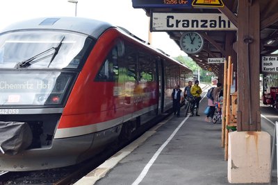 Auf den Streckenabschnitten Cranzahl - Annaberg-Buchholz Süd und Cranzahl − Wolkenstein wird die Bahn durch Busse ersetzt.