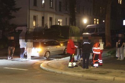 Auch die Besitzer des Hundes mussten an der Ecke Nürnberger Straße/Augustusburger Straße medizinisch behandelt werden.