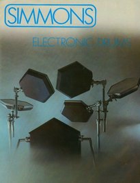 Das elektronische Schlagzeug SDS-V der Firma Simmons auf einem Werbeprospekt. Die wabenförmigen Trigger-Pads wurden optisch wie klanglich zur Ikone des Pop der 80er.