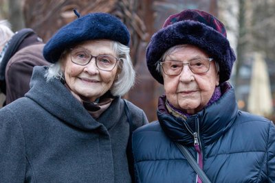 Küttlers ehemalige Chefsekretätin Waltraud Müller (rechts, 95) mit Regine Magerkord.
