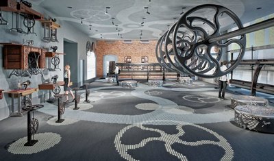 So soll das künftige Textilzentrum im Weisbachschen Haus Besucher empfangen: In der Atmosphäre eines Maschinensaals. Dieser Raum entsteht im Neubau, im Innenhof des alten Manufakturgebäudes.