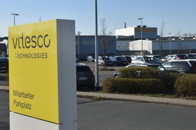 Ein Teil des im Solarpark gewonnenen Stroms soll an das Unternehmen Vitesco in Limbach-Oberfrohna fließen.