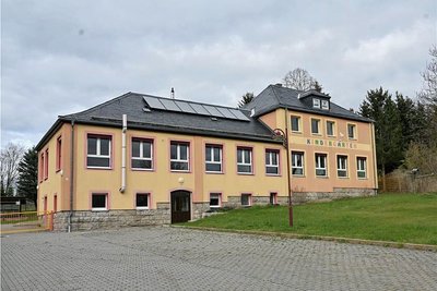 In die ehemalige Kindertagesstätte "Villa Kunterbunt" in Schönheide soll ein Ärztehaus einziehen. 