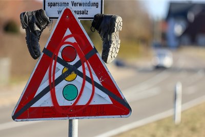 Die Ampelkoalition will den Landwirten Subventionen streichen, um eine Lücke im Haushalt zu schließen. Die Bauern protestieren massiv. Nun lenkt die Regierung ein Stück weit ein.