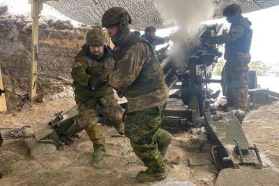 Kanadische Soldaten üben in Lettland.