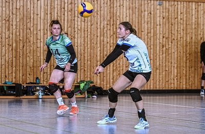Anna Maria Nitsche (links, hier mit Yvonne Pretschek beim Saisonauftaktspiel gegen Jena) war in den letzten zwei Partien des CVV eine der besten Chemnitzer Spielerinnen. 