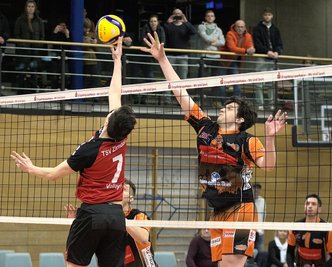 Im Heimspiel gegen den TSV Zirndorf gelangen dem Zschopauer Thomas Hanauer (rechts) einige wichtige Punkte. Diese halfen, den 1:2-Satzrückstand umzubiegen und im Tiebreak einen wichtigen Sieg zu feiern. 