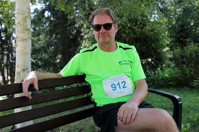 Prominenter Läufer und Wasserträger: Schauspieler Kai Scheve.