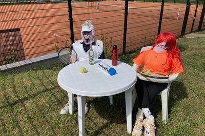 Wer Tennis spielt, braucht zwischendurch auch mal eine Pause.