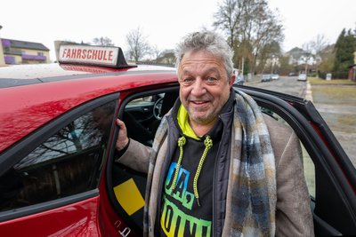 Michael Marscheider ist seit 42 Jahren Fahrlehrer in Plauen. Er bemängelt die fehlerhafte Verkehrsführung an mehreren Stellen in der Stadt.