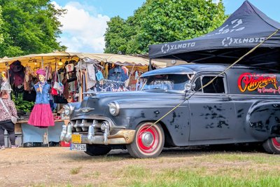 Autos, Musik und Kleindung: das 9. US-Ca-Meeting hatte alles fürs Fans.