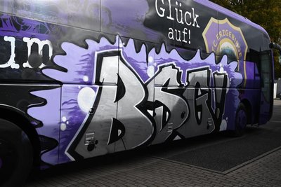 Die FCE-Fans übersprühten die Mannheim-Graffiti an der Seite ...