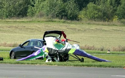 Der verletzte Mann aus Zwickau flog mit einem sogenannten Trike - das ist ein mit drei Rädern und einem beweglichen Drachen-Flügel ausgestattetes Ultraleichtflugzeug. 